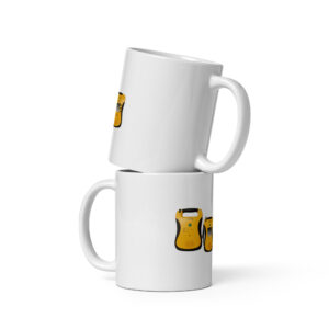 Weiße, glänzende Tasse mit Defibtech Defibrillatoren