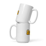 Weiße, glänzende Tasse mit Defibtech Defibrillatoren