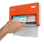 EasyAid Pflasterspender mit Füllung Standard I – Wandspender inkl. 90 Pflasterstrips